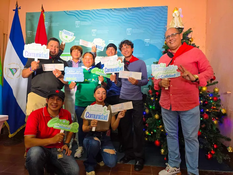 Entregan Becas Pueblo Presidente a 154 estudiantes universitarios de Masaya