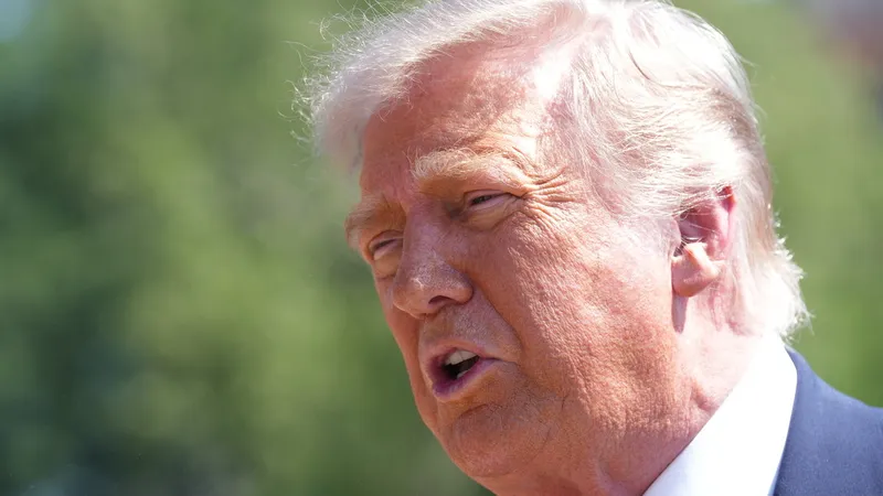 Senado de EE.UU. avanza en una resolución para limitar los poderes bélicos de Trump sobre Irán