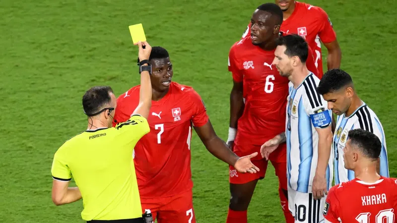 ¿Favoritismo o marketing? La IFAB confirma la expulsión ilegal de Embolo que salvó a Argentina