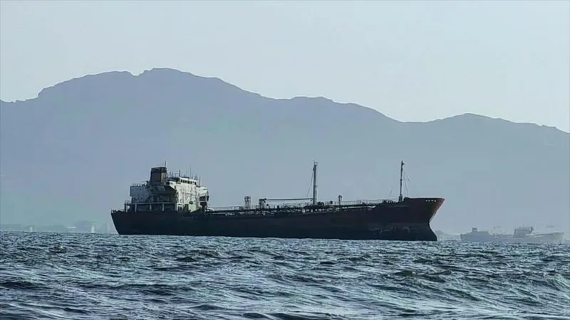 Yemen golpea exportaciones de crudo saudí tras imponer bloqueo marítimo