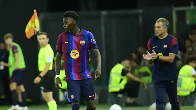 Bisiwu da señales en su debut y Flick saca notas positivas