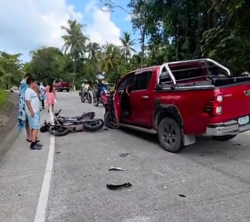 Motorizado de 19 años pierde la vida al chocar contra camioneta en Rosita