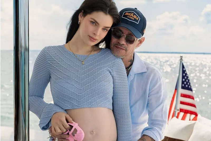 Marc Anthony y Nadia Ferreira dan la bienvenida a su hija Myla