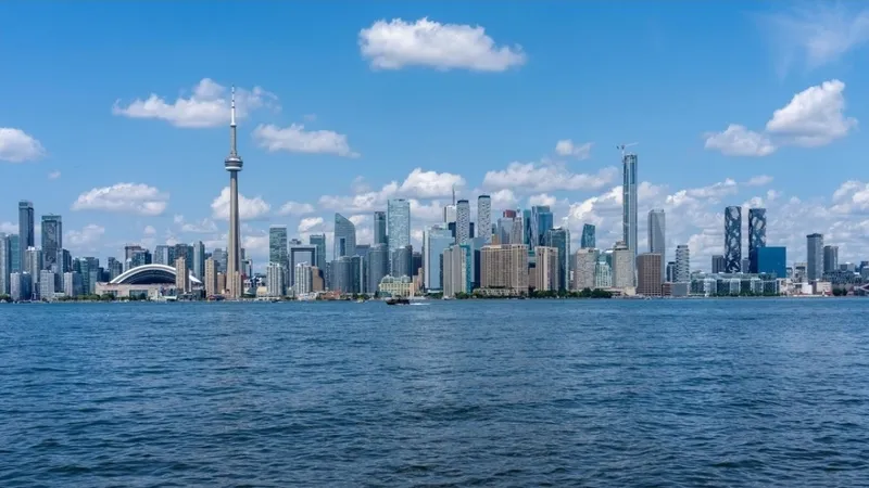 Primer ministro canadiense reacciona al renombramiento del lago Ontario por Trump
