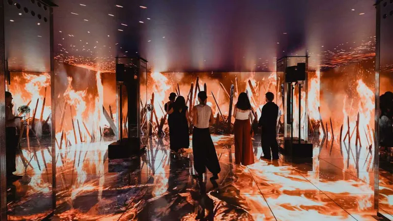 La historia de Poniente escrita en cristal y fuego: Casa Batlló acoge una instalación única por el estreno de 'La casa del dragón'