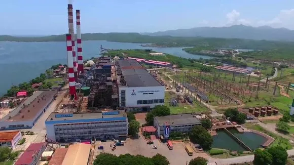 Concluye tercera prueba de crudo cubano en refinería de Santiago de Cuba
