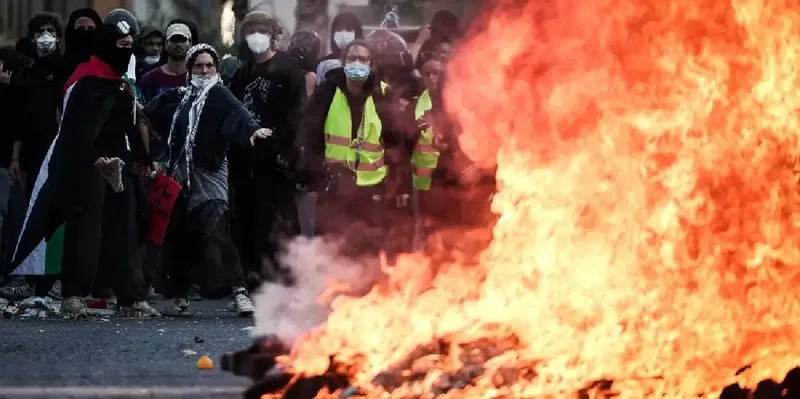 Francia le da tremenda “cachetada” al ICE tras comentario sobre la violencia en sus...