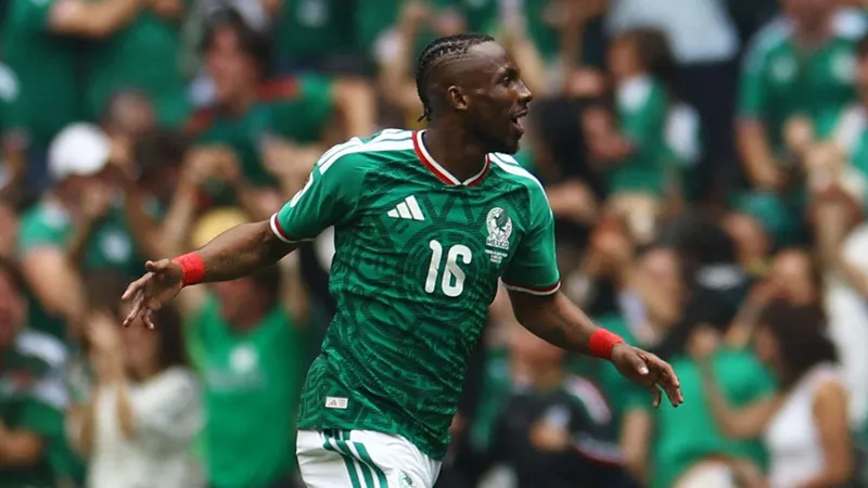 Julián Quiñones, más mexicano y más goleador que nunca