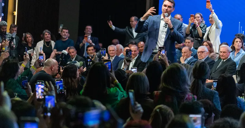 Empresarios que antes evitaban a Flávio Bolsonaro ahora buscan influir en su posible gobierno