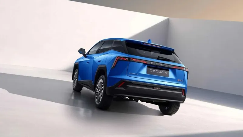 OMODA presenta su nuevo SUV, un serio rival para el Dacia Duster: será híbrido, tendrá 224 CV que costará menos de 25.000 €