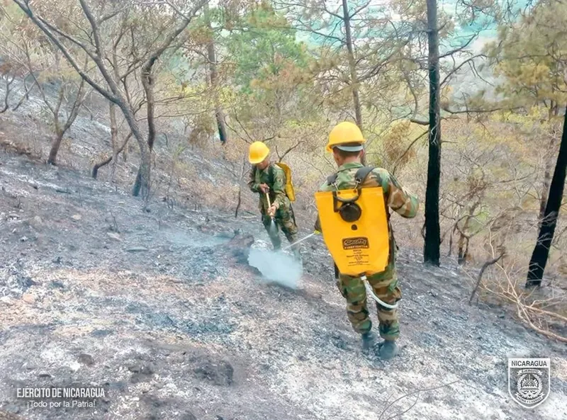Ejército sofoca incendio forestal en Pueblo Nuevo, Estelí