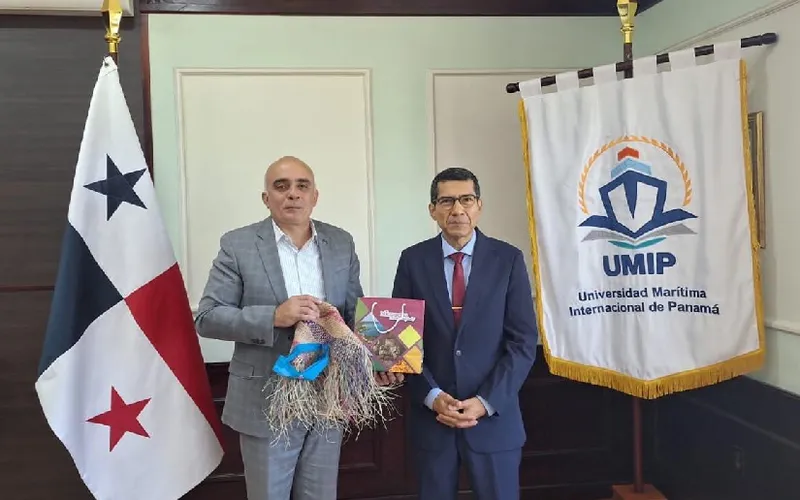 Con Universidad Marítima Internacional de Panamá