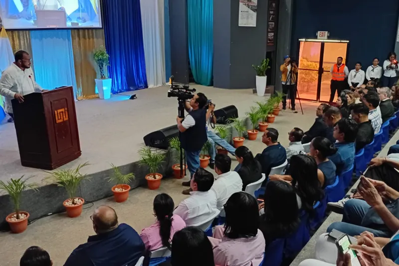 Estudiantes nicas participan en Congreso de Arquitectura y Construcción