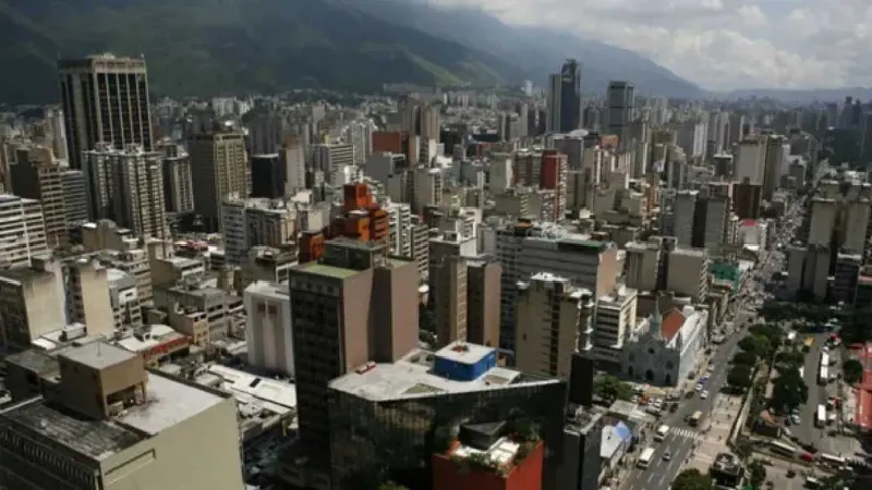 Avería en tubería matriz mantiene restringido el tránsito hacia El Cafetal