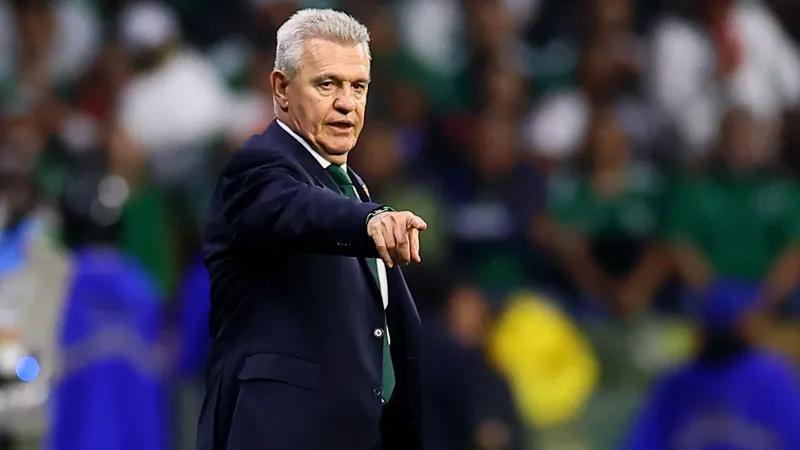 Javier Aguirre estaría entre los candidatos para dirigir al Valencia