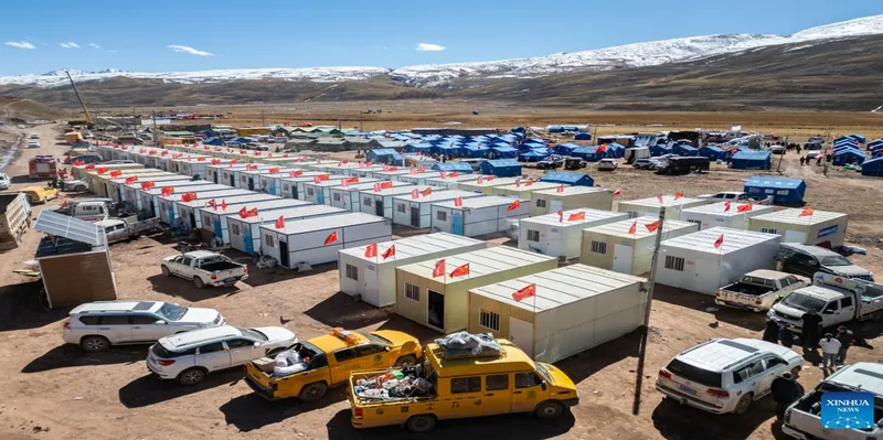 China habilita 60 viviendas prefabricadas para familias afectadas por terremoto en Xizang