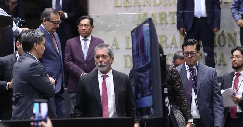 Hacienda ve “manejable” nivel de deuda de México y tipo de cambio en línea con Paquete Económico 2027