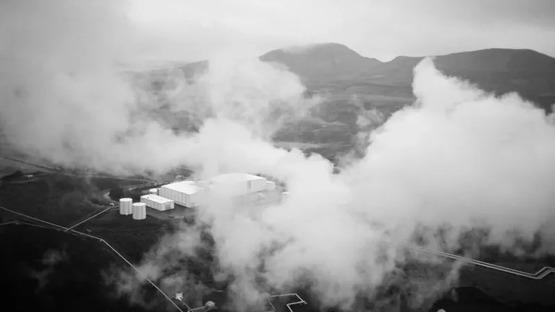 Europa quiere alimentar la inteligencia artificial con el calor que duerme bajo tierra y aprovechar hasta el último grado que producen sus servidores. La geotermia profunda convertiría los centros de datos en nodos capaces de generar electricidad y calentar ciudades enteras