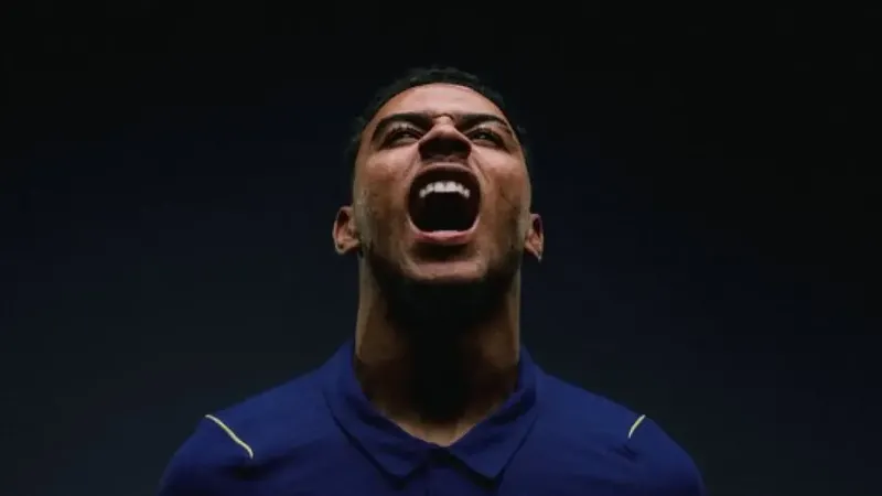 Oficial: El Chelsea rompe el mercado con el fichaje de Morgan Rogers por 137 millones