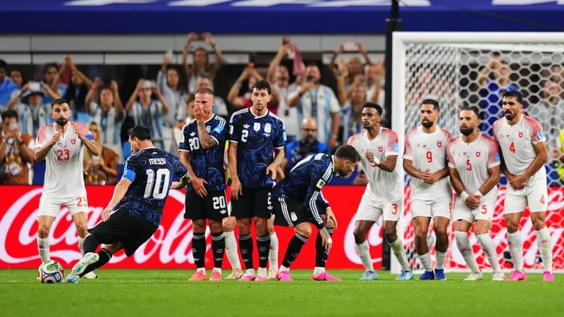 Messi sigue ampliando su leyenda: ¡Gol de falta!