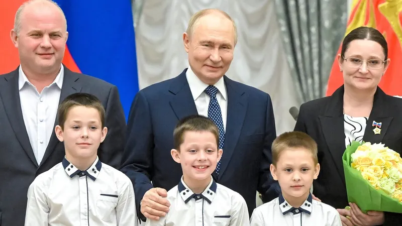 Putin califica de “absurdo” y “auténtico delirio” las sanciones occidentales contra campamentos infantiles en Rusia