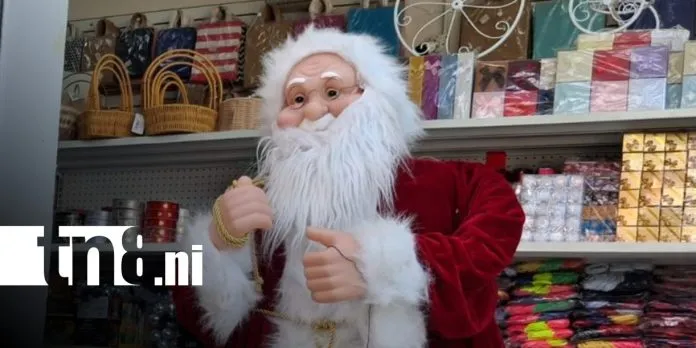 Comerciantes del Mercado Oriental se preparan para la temporada de Navidad