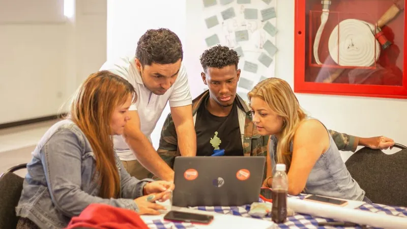 Muchos jóvenes no quieren un jefe humano: prefieren una IA que sea más justa, clara y neutral