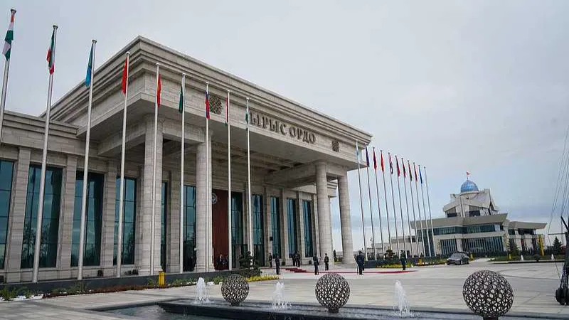 El presidente Xi Jinping asiste a la XXVI Reunión del Consejo de Jefes de Estados Miembros de la Organización de Cooperación de Shanghai y pronuncia una importante intervención