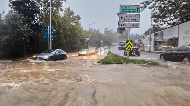 Severas inundaciones colapsan la principal ciudad de Turquía
