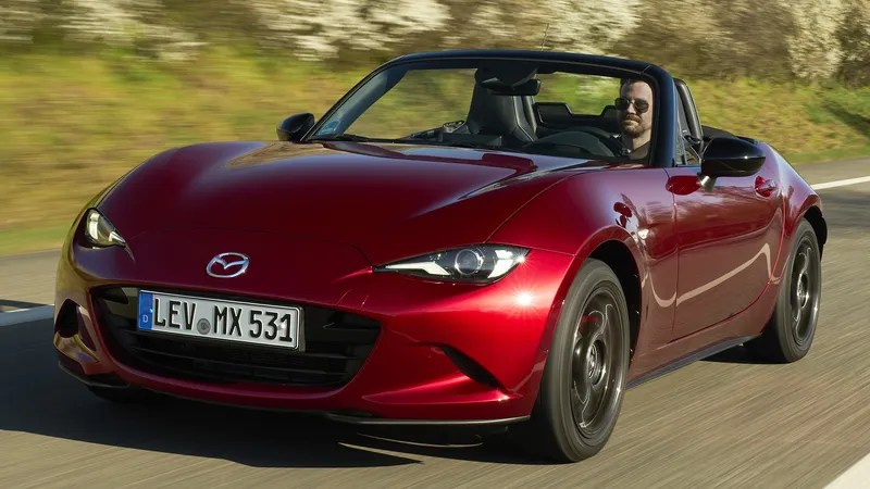 Vinesh Bhindi, de Mazda, sobre el Miata eléctrico: “No vemos a tantos clientes entrando en el concesionario y diciendo: ¿Un MX-5 eléctrico?”
