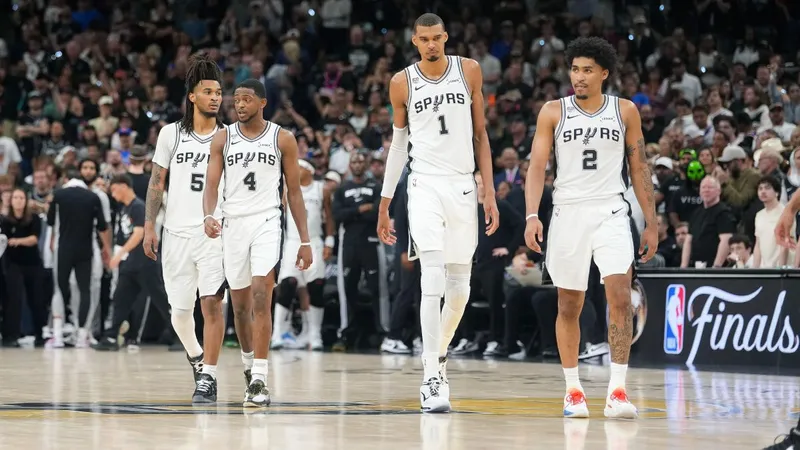 Los Spurs y el problema de los tres cuerpos pequeños
