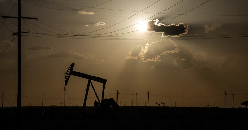 Petróleo Brent supera los US$102 y el conflicto con Irán amenaza con prolongar el alza