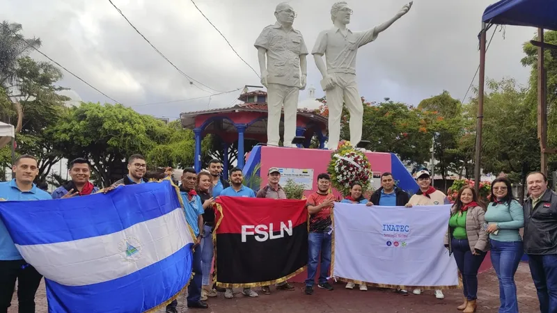 Matagalpa celebra con diana y colocación de flores el natalicio del Comandante Carlos Fonseca Amador