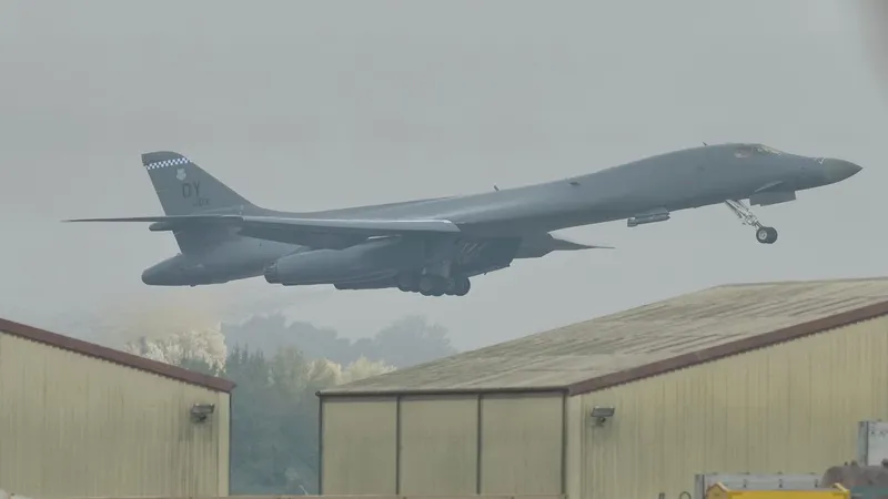EEUU retira todos sus bombarderos B-1 de la base británica ante la amenaza de un posible atentado