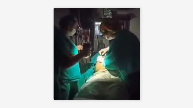 Apagón obliga a médicos a realizar cirugías con la luz de sus teléfonos