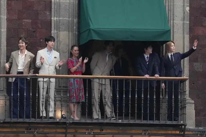 BTS lanza el detrás de cámaras de su visita a Palacio Nacional en México