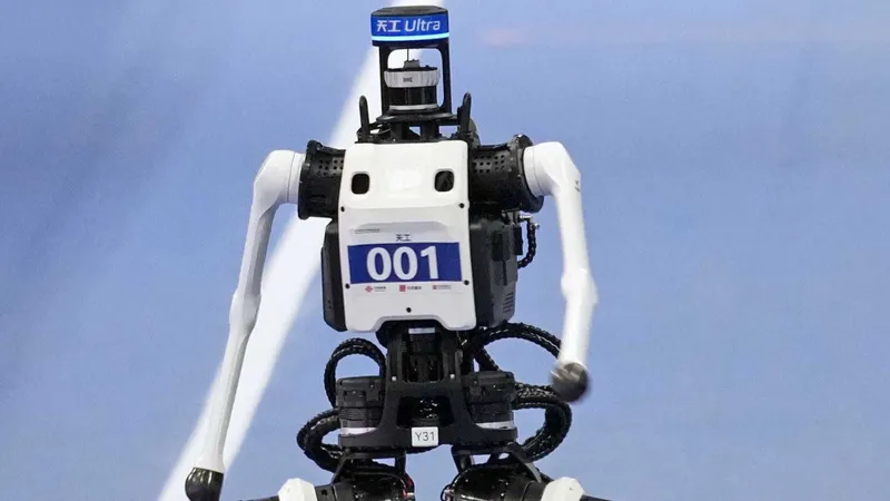 El robot chino Tiangong Ultra bate su propio récord mundial en la carrera de 400 metros