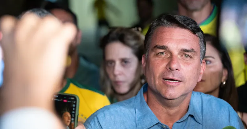 Flávio Bolsonaro promete cooperar con EE.UU. y China si llega a la presidencia de Brasil