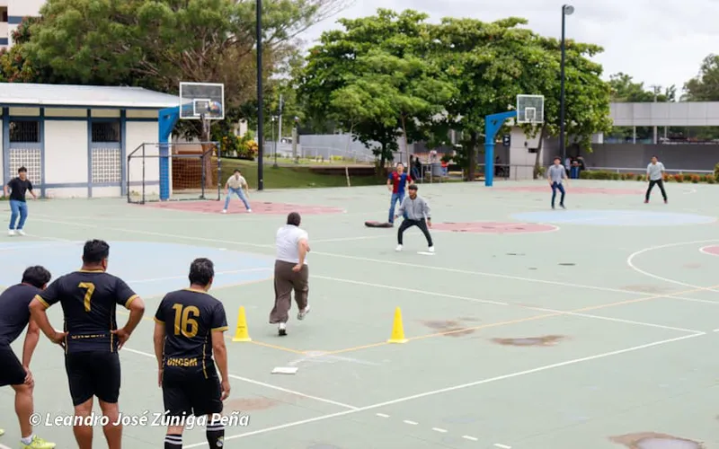 Comunidad universitaria rinde homenaje al Comandante Carlos Fonseca con torneo de kickbal