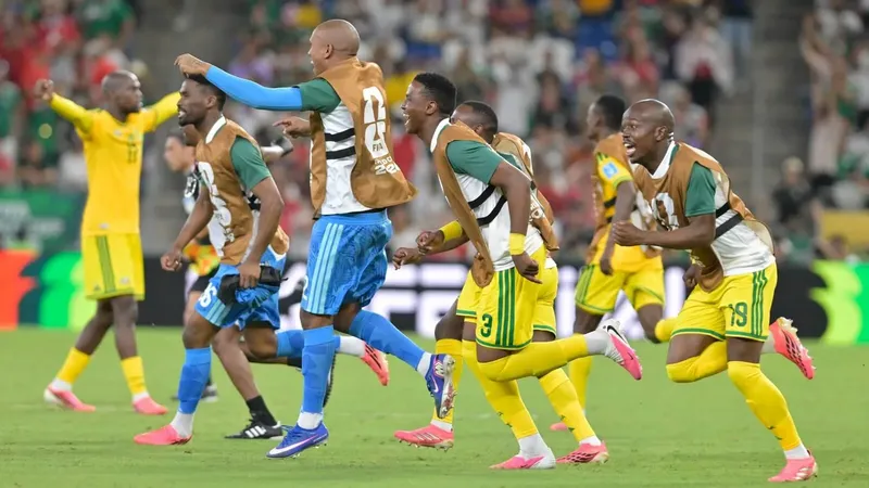RTVE tira la casa por la ventana y emitirá 4 partidos de dieciseisavos del Mundial en la TDT: horario y cómo ver hoy Sudáfrica vs Canadá