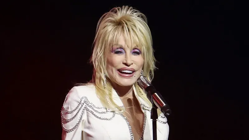Muere Dolly Parton a los 80 años, leyenda de la música country