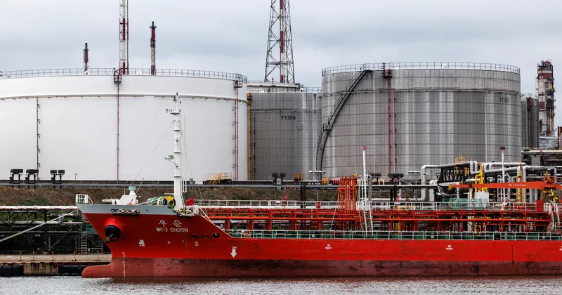 El petróleo extiende las ganancias mientras sigue sin haber acuerdo sobre Ormuz