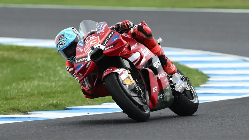 Marc Márquez firma una de sus mejores poles tras una caída inicial en Phillip Island