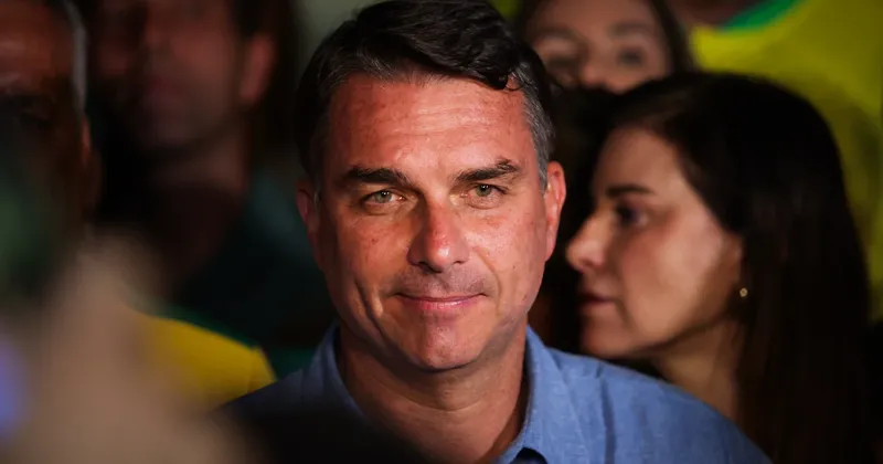 Flávio Bolsonaro suma respaldo de dos partidos de centro-derecha antes de segunda vuelta en Brasil