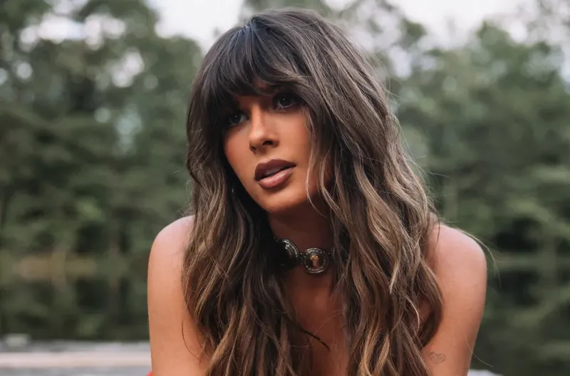 ‘Choosin’ Texas’ de Ella Langley suma 16 semanas en No. 1 del Hot 100; música country ocupa todo el top 5 por primera vez
