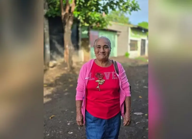 Adulta mayor busca reencontrarse con su familia tras más de medio siglo de separación