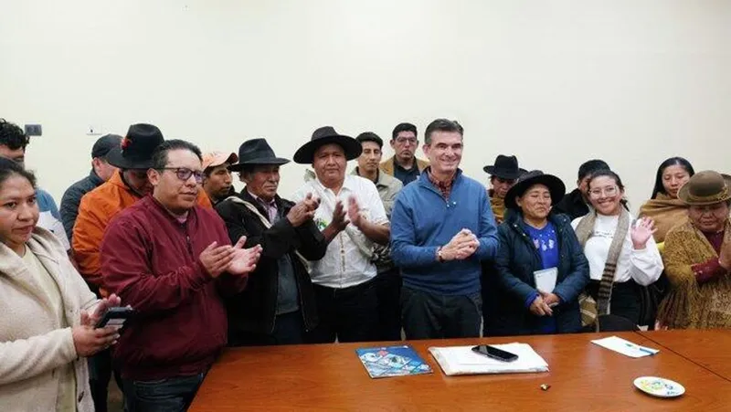 El presidente boliviano acuerda proyectos de desarrollo del norte paceño con Túpac Katari y Bartolinas