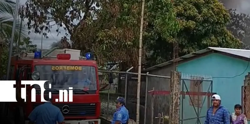 Voraz incendio deja tres viviendas afectadas en comunidad de Wapi, en El Rama