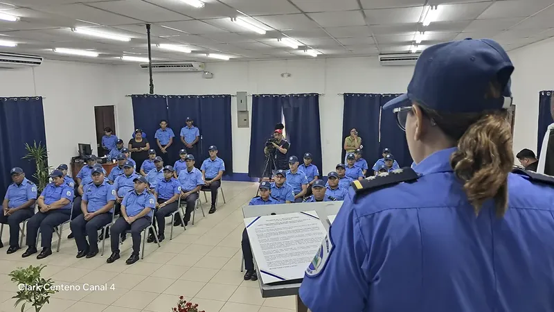 Curso de inglés operativo prepara a funcionarios de Nicaragua para atender a extranjeros