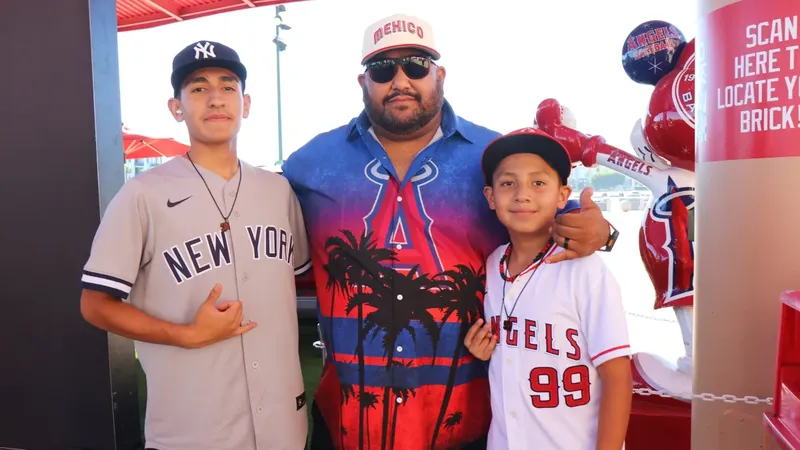 Fans de los Angels celebran venta del equipo al dueño de los Rams: “La noticia perfecta”